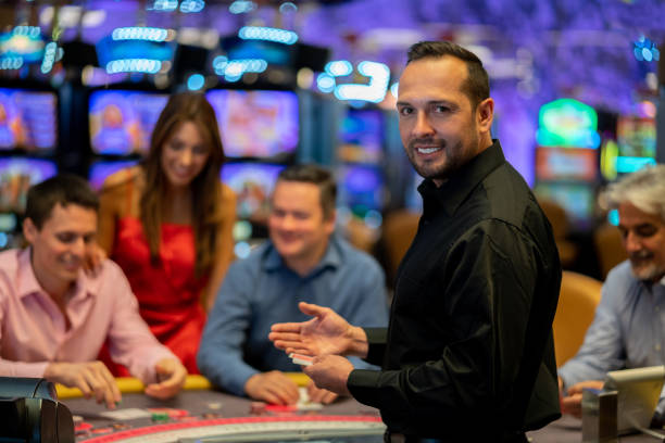 cikabet Super Sic Bo live-dealer table with three dice in clear cage and dealer visible via multi-camera feed